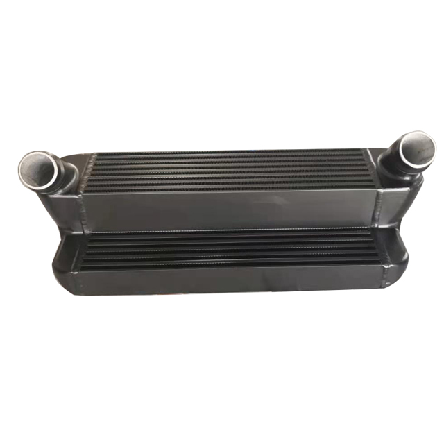 發(fā)動(dòng)機(jī)在運(yùn)轉(zhuǎn)時(shí)排氣溫度達(dá)到一定程度時(shí)中冷器可以協(xié)助穩(wěn)定